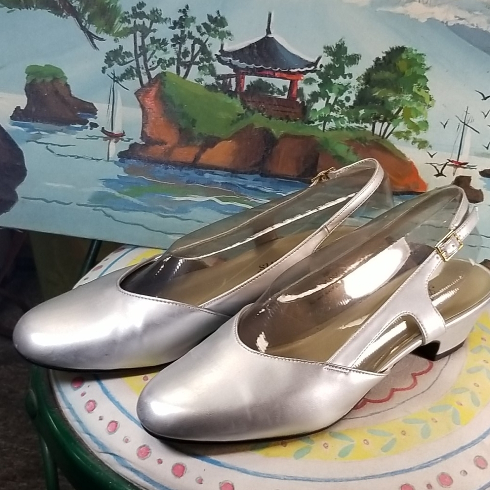 Vintage audition metallic silver sling sandles  9B